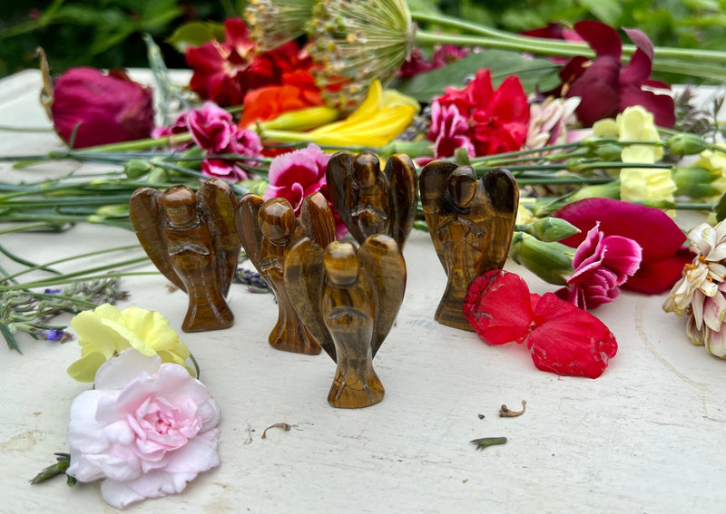 mini tigers eye angels on tabletop with flowers. 